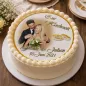 Preview: Tortenfoto Hochzeit rund in Weiß mit Namen-Gravur in Goldringen