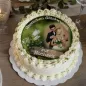 Preview: Tortenaufleger Hochzeit rund – Grün mit weißen Blüten (Natur-Look)