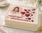 Preview: Rechteckiger Foto-Tortenaufleger Geburtstag mit roten 3D-Herzen & Wunschtext