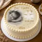 Preview: Personalisierter runder Foto-Tortenaufleger zur Taufe mit edlem Christusmonogramm (Gold/Creme)