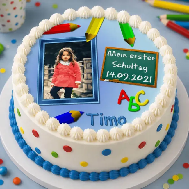 Runder Foto-Tortenaufleger zur Einschulung mit Schultafel & Buntstiften