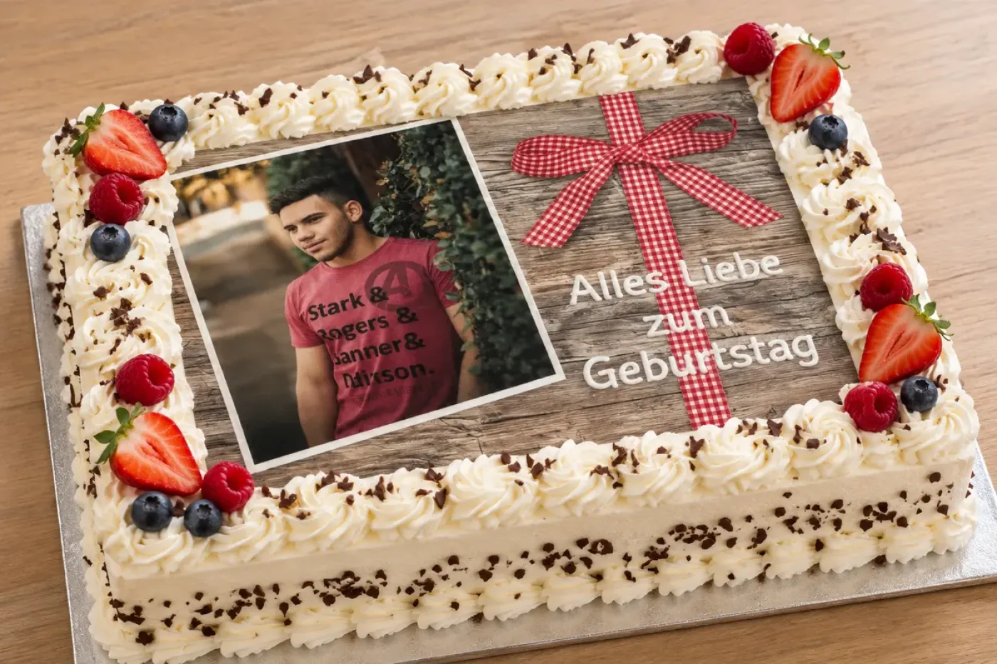 Rechteckiger Foto-Tortenaufleger Geburtstag in Holz-Optik mit Karo-Schleife