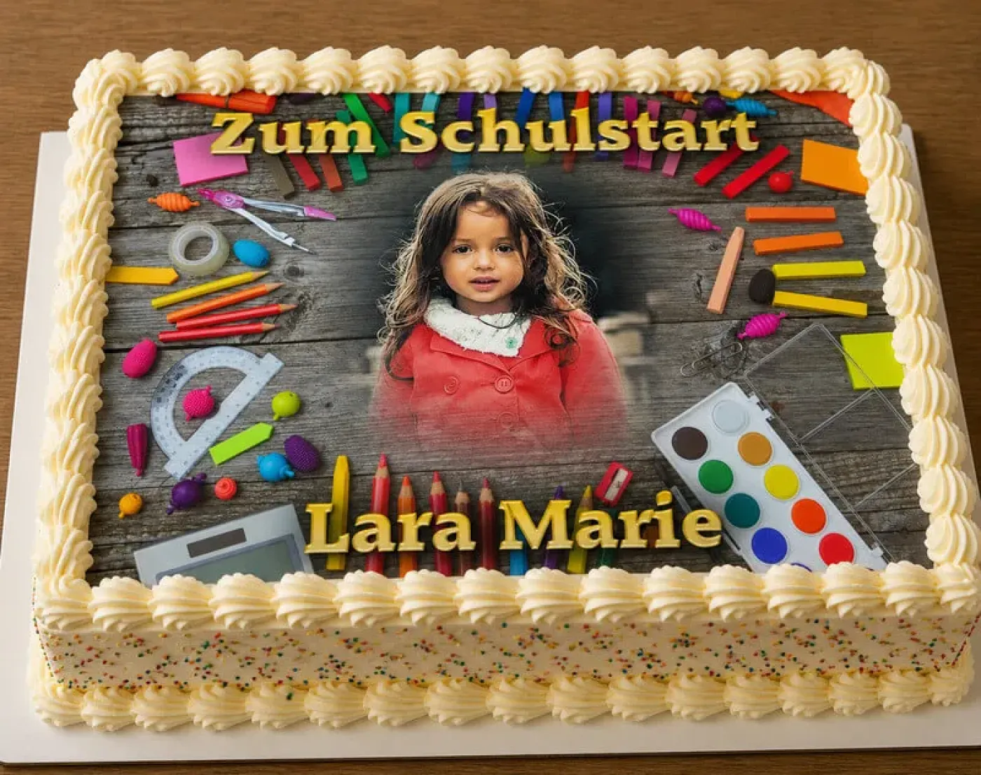 Rechteckiger Foto-Tortenaufleger zum Schulstart auf Holz-Optik mit Malkasten
